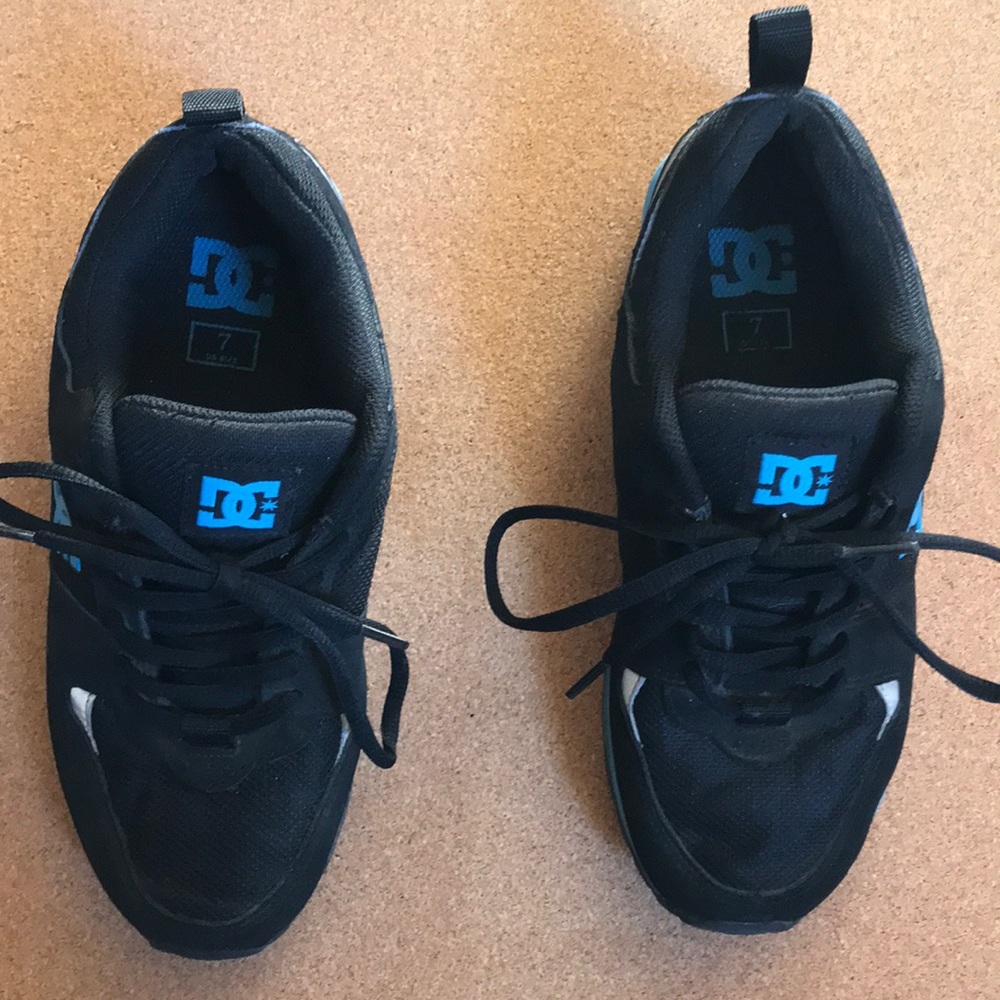 DC black skater shoes size 7 very good condition